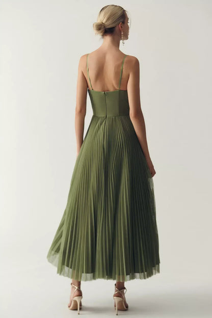Saraluna Olivia Dress – Modern Elegance With an Open Back